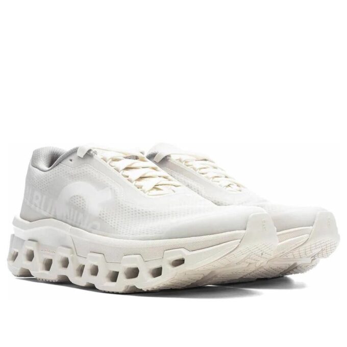 On Running x INVINCIBLE Cloudmonster 2 « Blanc Ivoire »